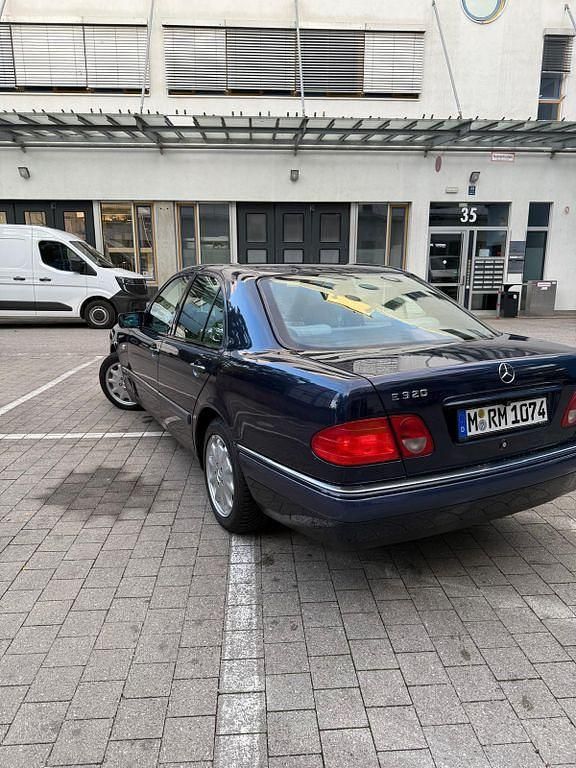 Gebraucht Mercedes 320 220 PS (161 kW) 1996 Blau Limousine