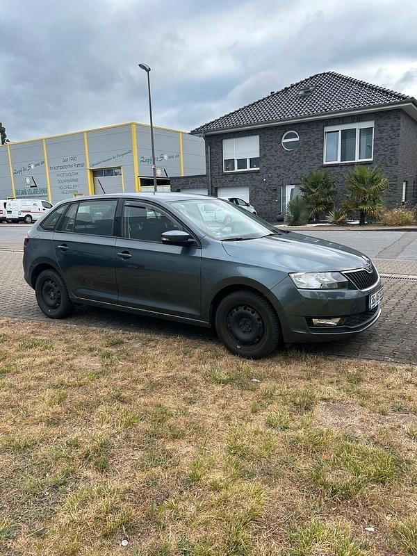 Grau Gebraucht 2018 Skoda Rapid Limousine | 7.500 € (Superpreis) - Bild 1/4