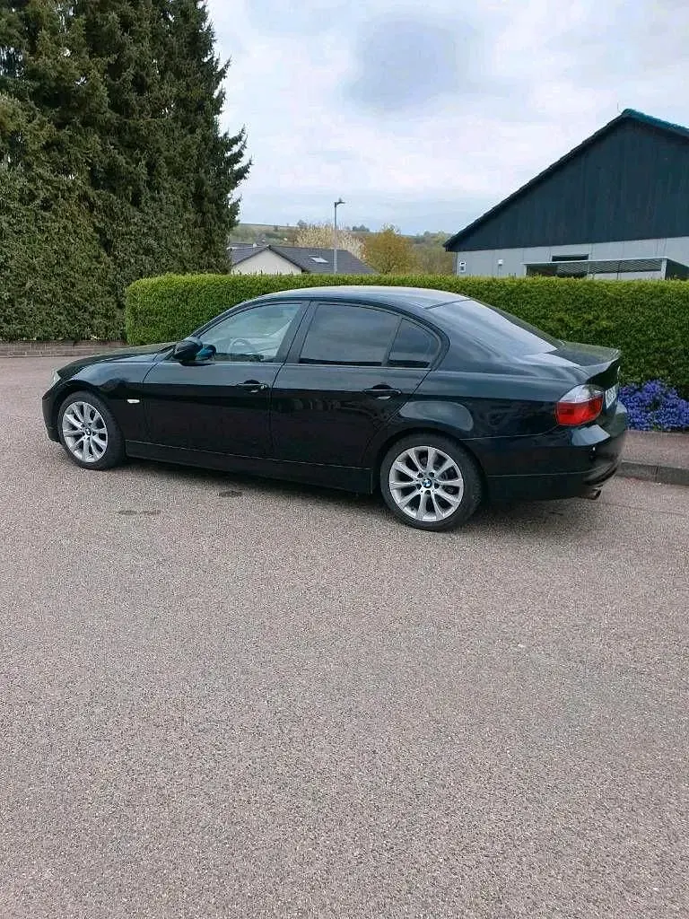 Brugt BMW 318 143 HK (105 kW) 2007 Sort Sedan