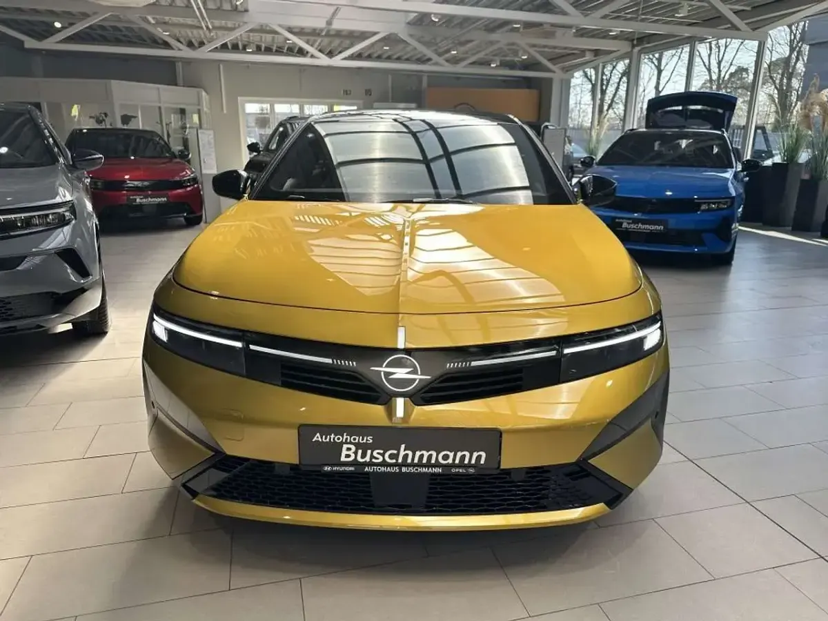 Neu Opel Astra Ultimate 136 PS (100 kW) 2026 Kult gelb metallic Limousine