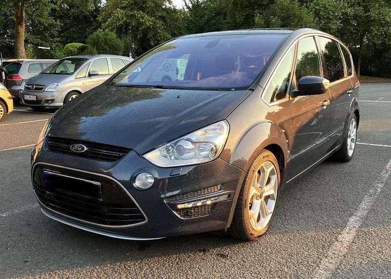 Grau Gebraucht 2014 Ford S-MAX Titanium Van / Kleinbus | 9.950 € (Fairer Preis) - Bild 1/4