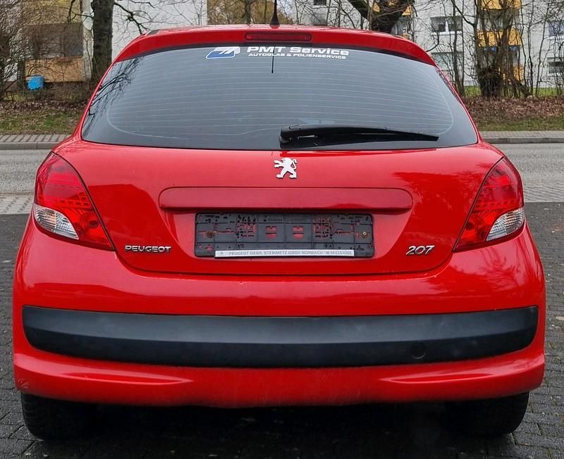 Gebraucht Peugeot 207 95 PS (69 kW) 2011 Rot Kleinwagen