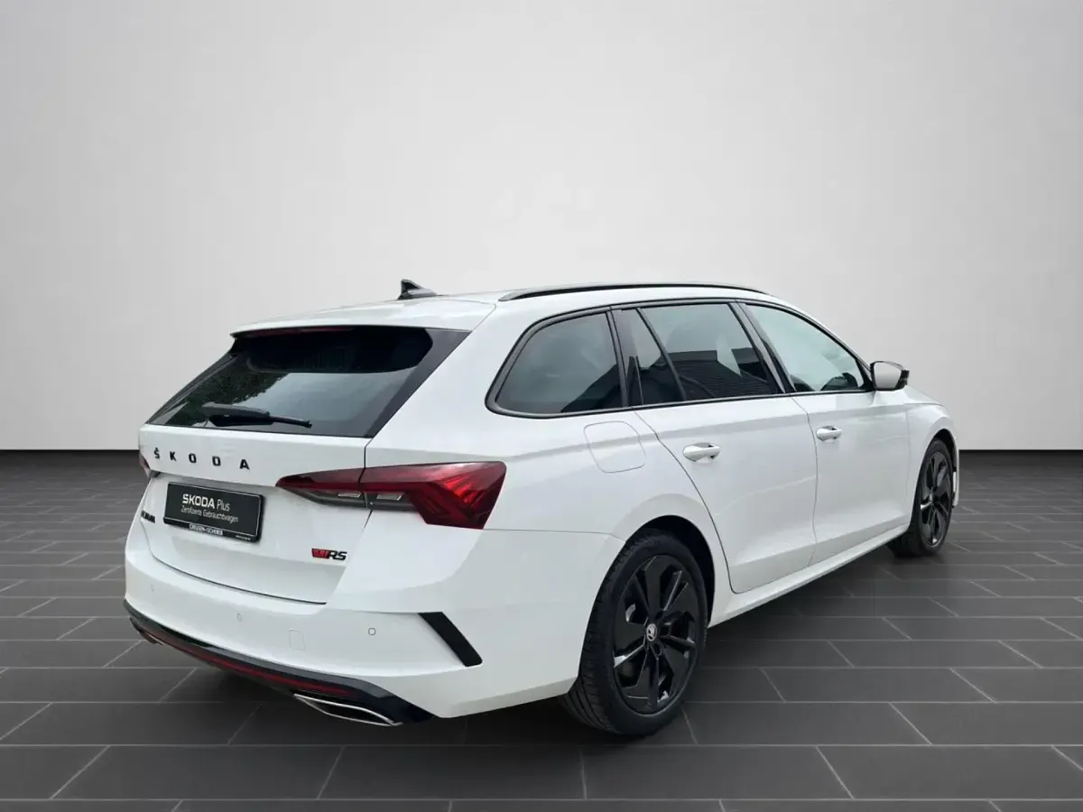 Gebraucht Skoda Octavia RS 245 PS (180 kW) 2024 Candyweiß Kombi