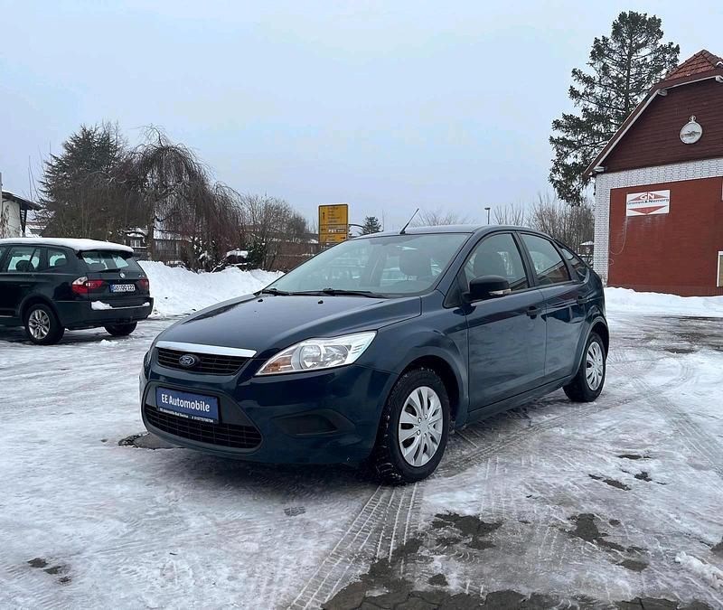 Blau Gebraucht 2010 Ford Focus Limousine | 2.499 € (Guter Preis) - Bild 1/4