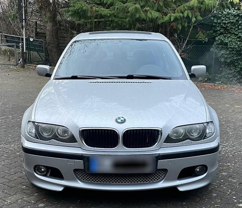 Silber Gebraucht 2005 BMW 330 Limousine | 8.600 € (Fairer Preis) - Bild 1/4