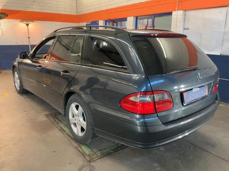Gebraucht Mercedes E220 Classic 170 PS (125 kW) 2008 Grau Limousine