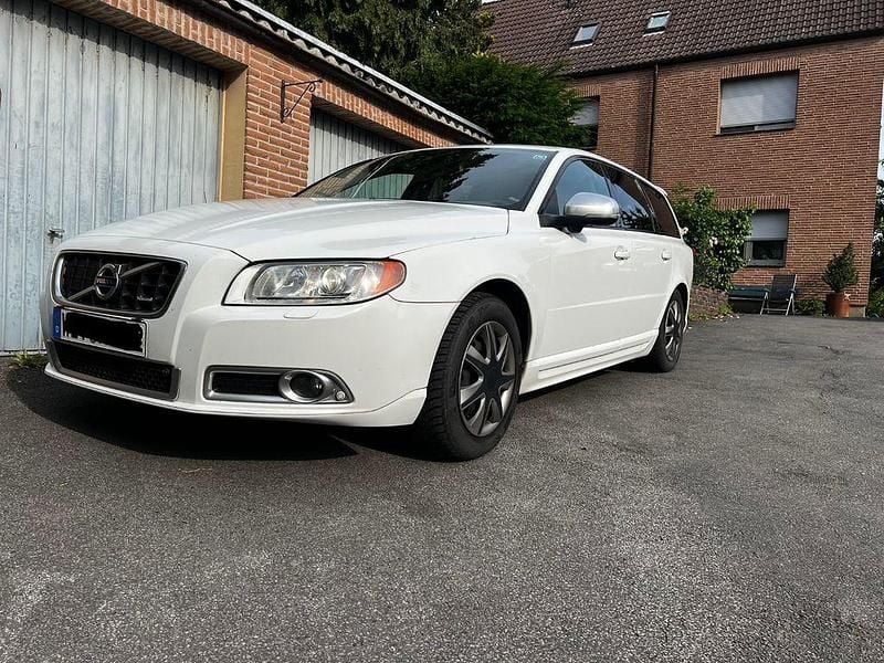Weiß Gebraucht 2012 Volvo V70 R-Design Kombi | 9.000 € (Superpreis) - Bild 1/4