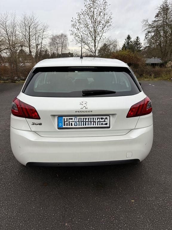 Gebraucht Peugeot 308 Active 131 PS (96 kW) 2021 Weiß Limousine