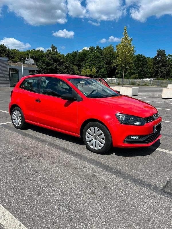 Rot Gebraucht 2016 VW Polo Kleinwagen | 6.000 € (Superpreis) - Bild 1/4