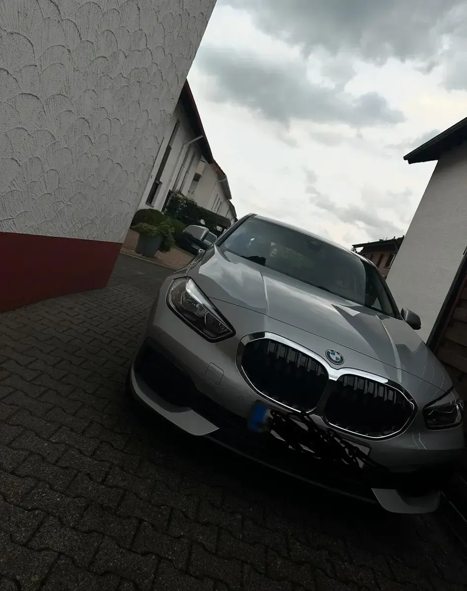 Gebraucht BMW 118 Advantage 136 PS (100 kW) 2021 Grau Limousine