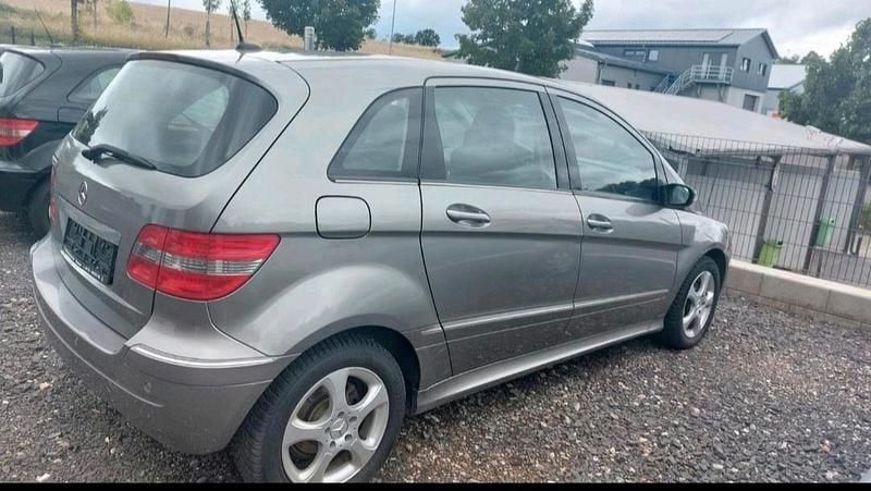 Gebraucht Mercedes B200 136 PS (100 kW) 2006 Silber Van / Kleinbus