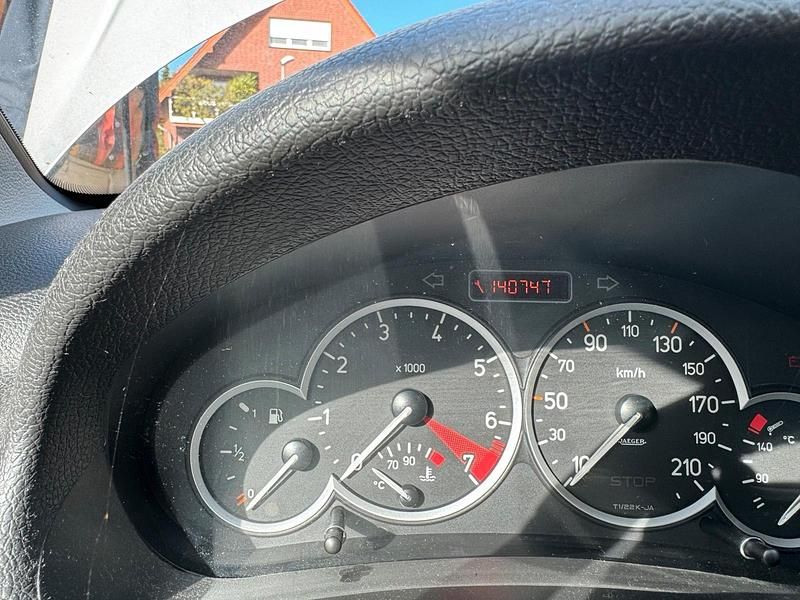 Gebraucht Peugeot 206 CC 109 PS (80 kW) 2003 Silber Cabrio