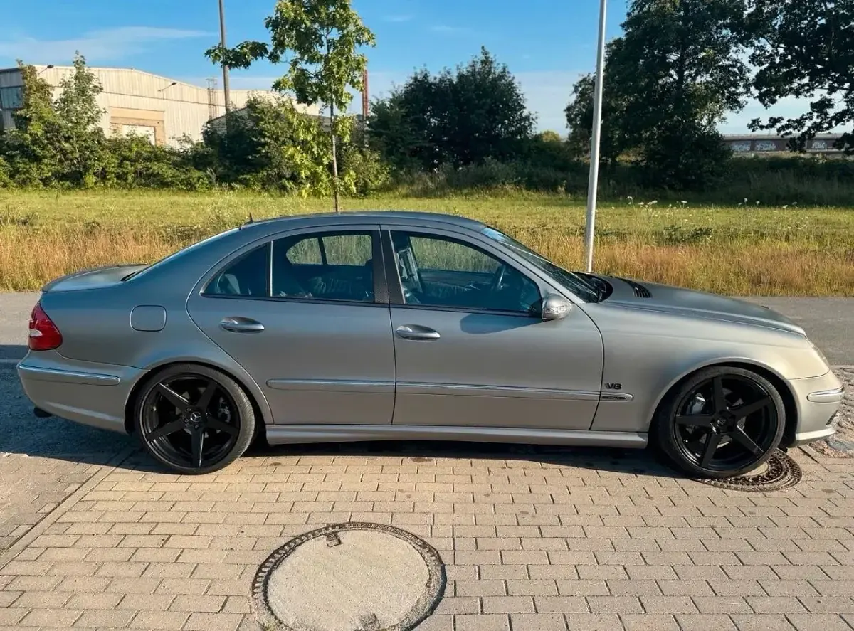 Gebraucht Mercedes E500 306 PS (225 kW) 2003 Andere farben Limousine