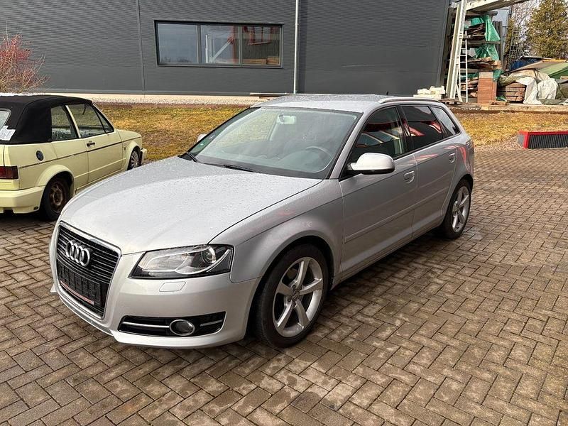 Silber Gebraucht 2011 Audi A3 Sportback Ambition Limousine | 5.000 € (Fairer Preis) - Bild 1/4