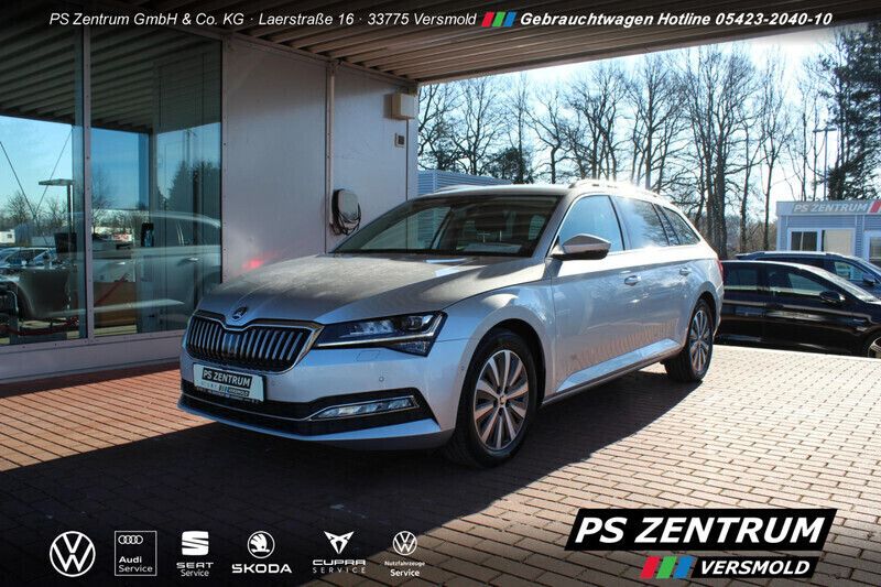 Brilliant silber (silber) met. Gebraucht 2022 Skoda Superb Style Kombi | 23.930 € (Fairer Preis) - Bild 1/4