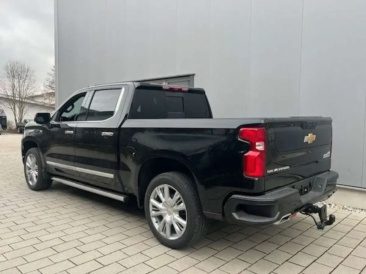 Neu Chevrolet Silverado 426 PS (313 kW) 2026 Schwarz SUV