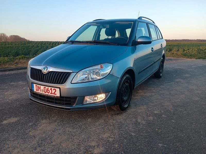 Gebraucht Skoda Fabia 70 PS (51 kW) 2012 Blau Kombi