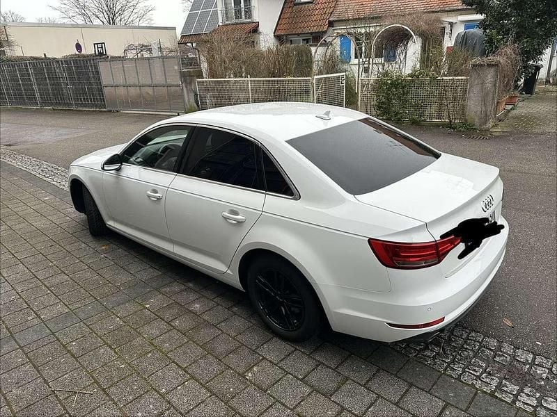 Gebraucht Audi A4 Design 122 PS (89 kW) 2017 Limousine