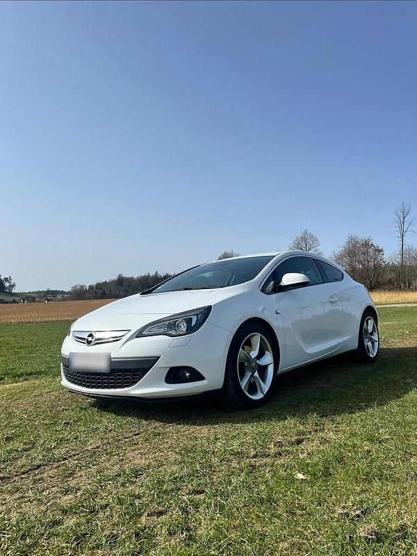 Gebraucht Opel Astra GTC 140 PS (102 kW) 2012 Weiß Limousine