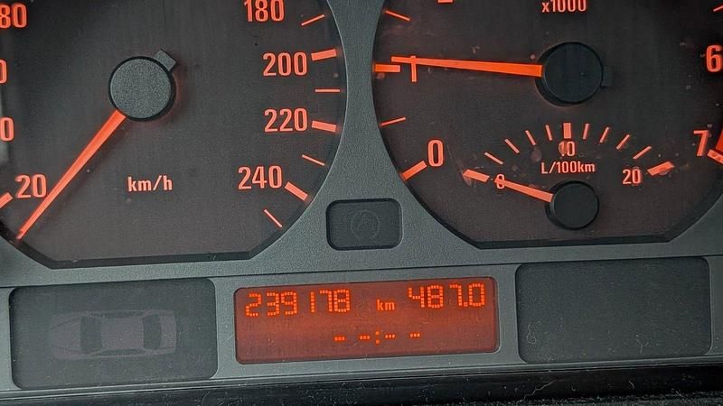 Gebraucht BMW 316 116 PS (85 kW) 2002 Silber Limousine