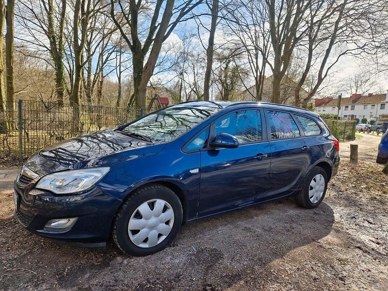 Gebraucht Opel Astra Design Edition 101 PS (74 kW) 2011 Blau Kombi