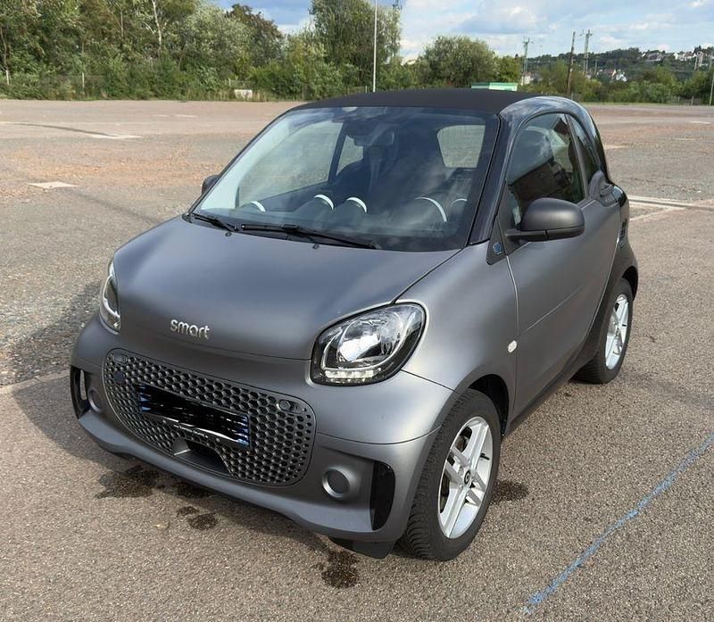 Grau Gebraucht 2020 Smart ForTwo Electric Drive Coupé | 9.500 € (Etwas zu teuer) - Bild 1/4