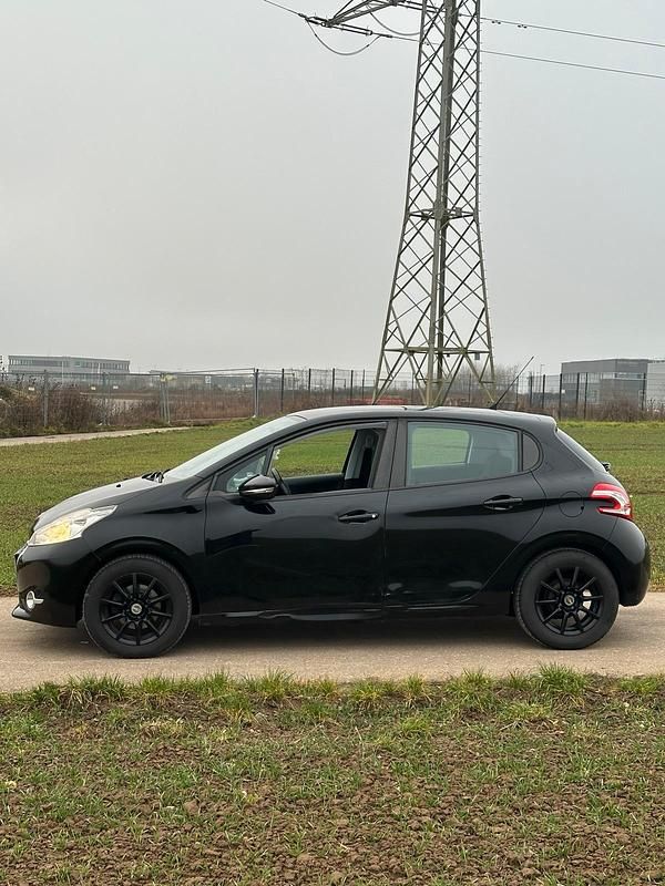 Gebraucht Peugeot 208 82 PS (60 kW) 2012 Schwarz Kleinwagen