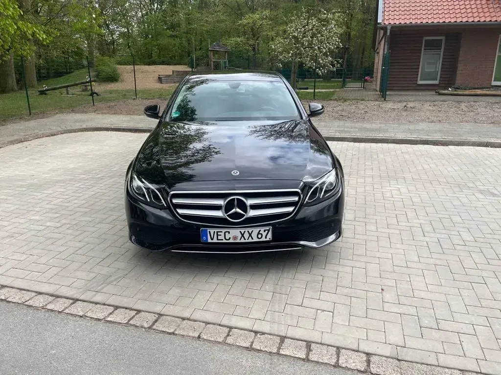 Second-hand Mercedes E200 184 CP (135 kW) 2018 Negru Berlinǎ