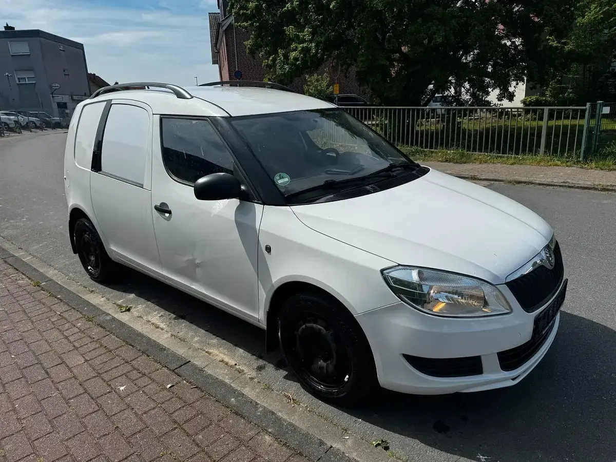Gebraucht Skoda Roomster 90 PS (66 kW) 2013 Weiß Van / Kleinbus