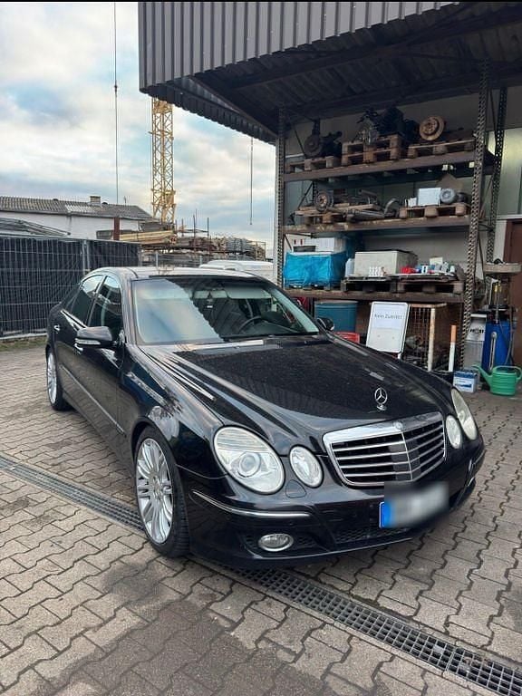 Schwarz Gebraucht 2008 Mercedes E420 Elegance Limousine | 13.500 € - Bild 1/4