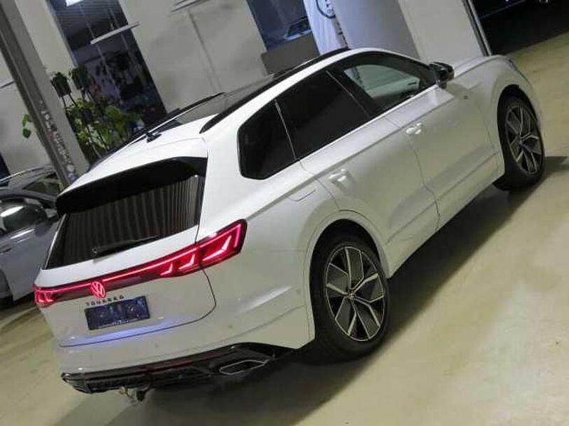 Gebraucht VW Touareg R-line 286 PS (210 kW) 2023 Pure white SUV