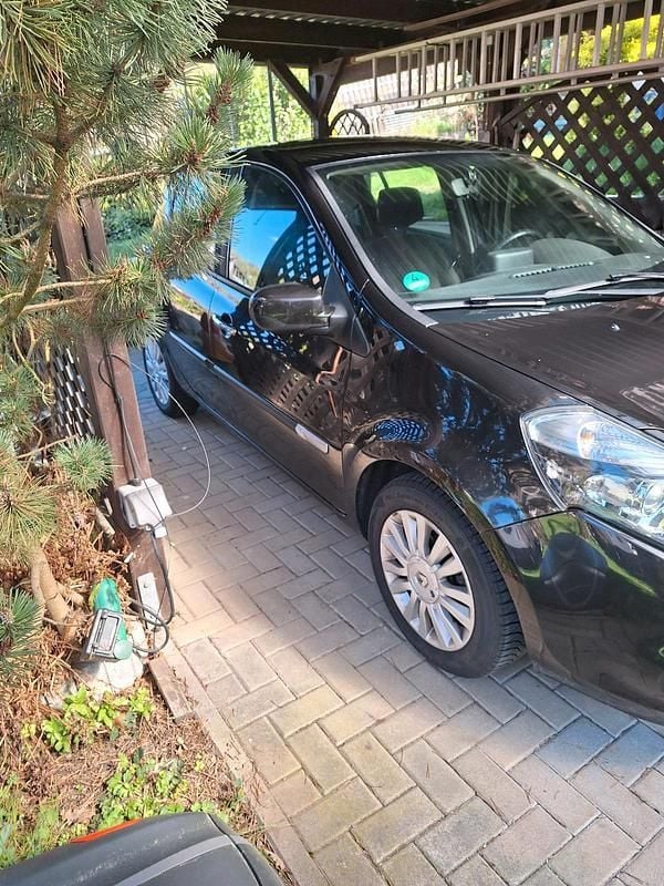 Używany Renault Clio III 100 KM (73 kW) 2009 Czarny Hatchback