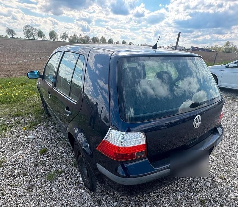 Gebraucht VW Golf IV 100 PS (73 kW) 2001 Blau Kleinwagen