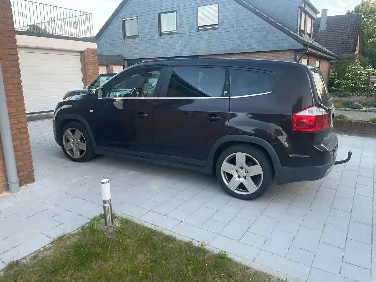 Gebraucht Chevrolet Orlando 163 PS (119 kW) 2012 Braun Van / Kleinbus