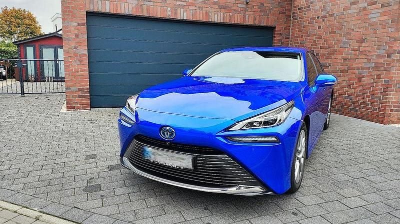 Blau Gebraucht 2021 Toyota Mirai Executive Limousine | 17.779 € (Fairer Preis) - Bild 1/4