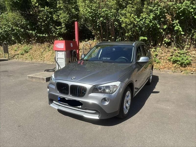 Grau Gebraucht 2010 BMW X1 SUV | 7.840 € (Fairer Preis) - Bild 1/4