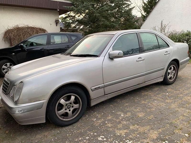 Gebraucht Mercedes E240 Classic 170 PS (125 kW) 2000 Limousine