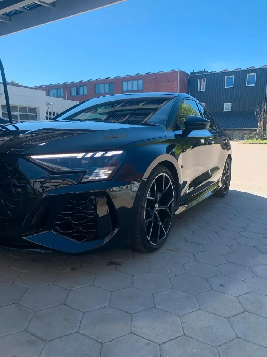 Używany Audi RS3 400 KM (294 kW) 2023 Czarny Sedan/Limuzyna