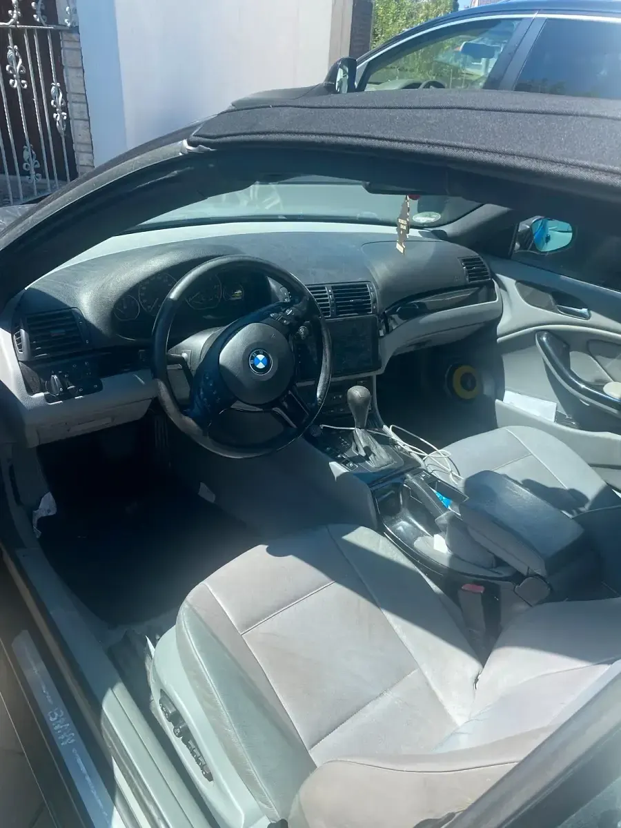 Gebraucht BMW 330 Cabriolet Basis 231 PS (169 kW) 2001 Schwarz Cabrio