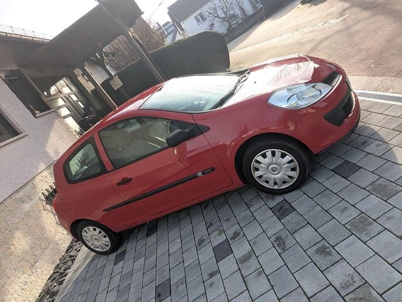 Gebraucht Renault Clio II Authentique 68 PS (50 kW) 2006 Rot Limousine