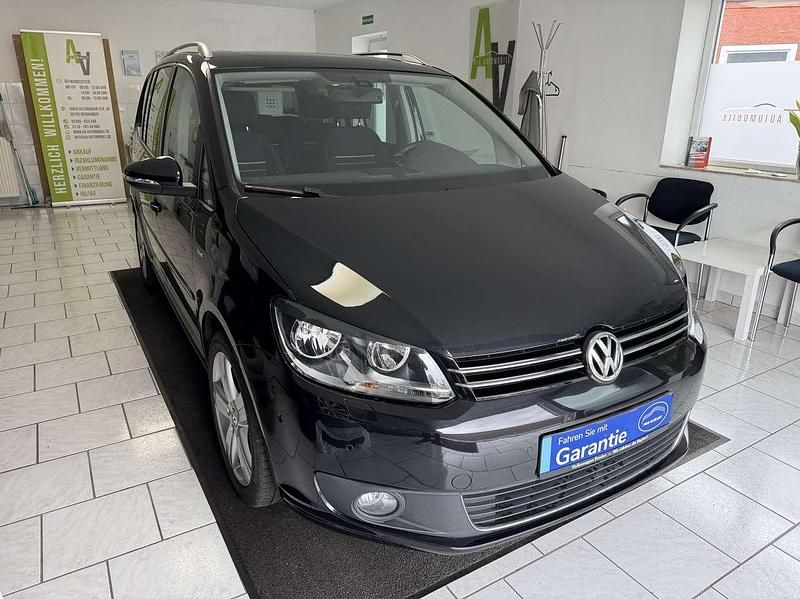 Gebraucht VW Touran Cup 140 PS (102 kW) 2015 Deep black perleffekt Van / Kleinbus