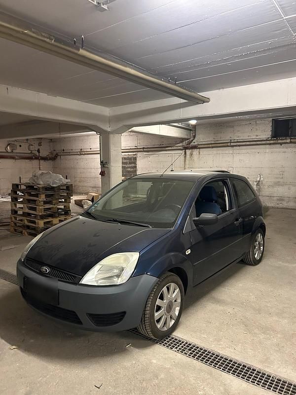 Blau Gebraucht 2004 Ford Fiesta Kleinwagen | 570 € (Superpreis) - Bild 1/4