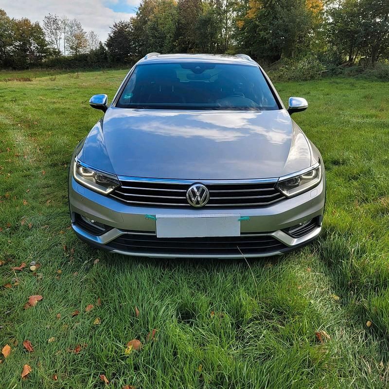 Grau Gebraucht 2017 VW Passat Alltrack Kombi | 14.000 € - Bild 1/4