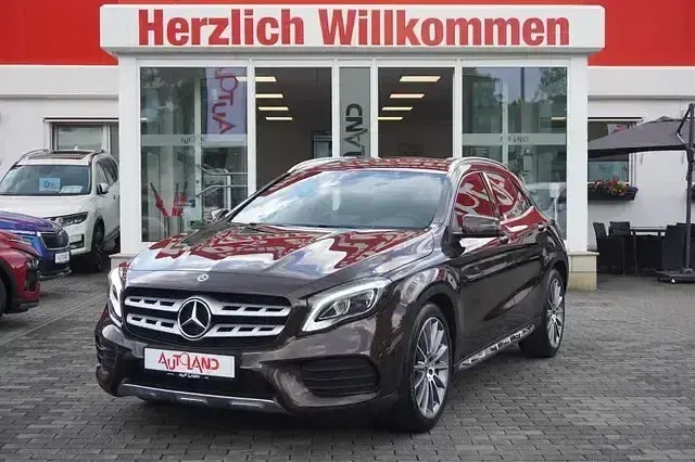 Gebraucht Mercedes GLA180 AMG line 122 PS (89 kW) 2018 Braun SUV