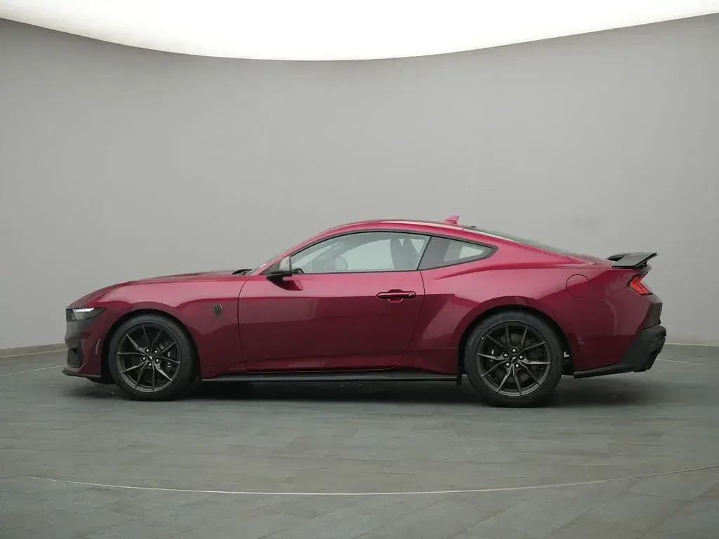 Neu Ford Mustang Dark Horse 454 PS (333 kW) 2026 Molten magenta metallic Coupé
