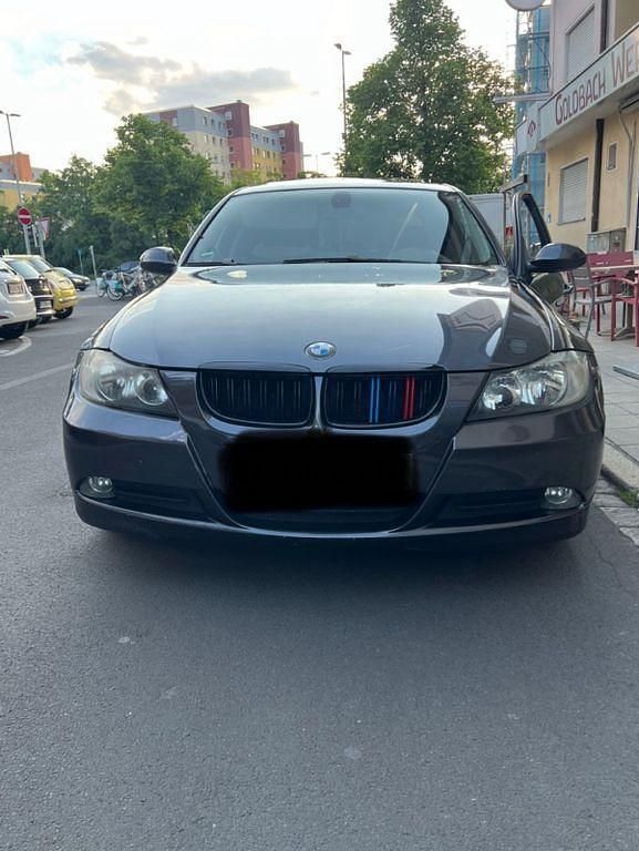 Gebraucht BMW 318 129 PS (94 kW) 2006 Grau Limousine