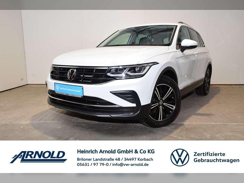 Pure white Gebraucht 2024 VW Tiguan Move SUV | 40.990 € (Teuer) - Bild 1/4