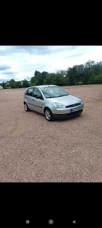 Silber Gebraucht 2004 Ford Fiesta Kleinwagen | 1.399 € (Etwas zu teuer) - Bild 1/4
