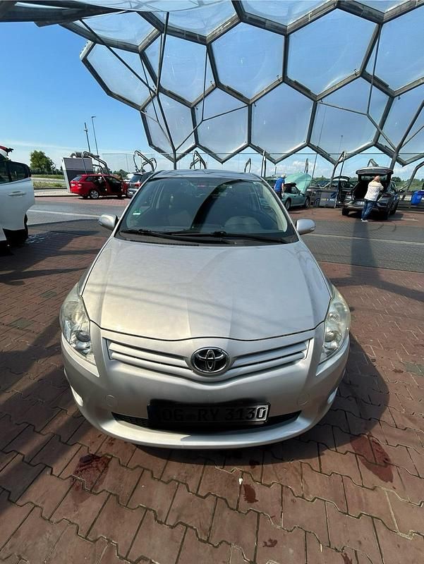 Grau Gebraucht 2010 Toyota Auris Coupé | 5.300 € (Fairer Preis) - Bild 1/4