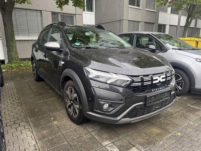 Schwarz Gebraucht 2023 Dacia Sandero Expression Kleinwagen | 14.380 € (Fairer Preis) - Bild 1/2